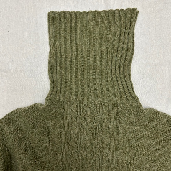 Green Wool Cable Knit Turtleneck Sweater - Picture 3 of 9